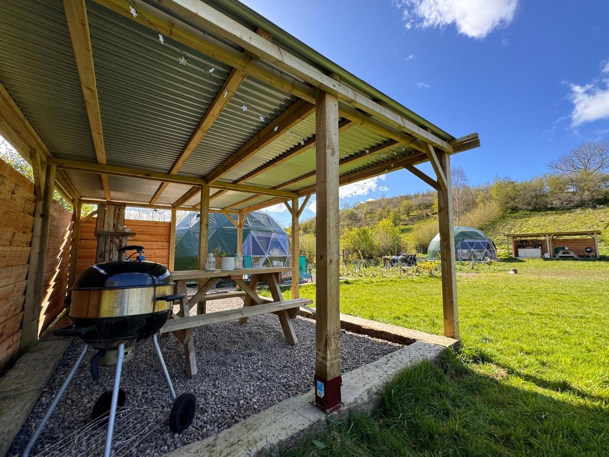 Отель Geodesic Dome Glamping Лланидлос Экстерьер фото